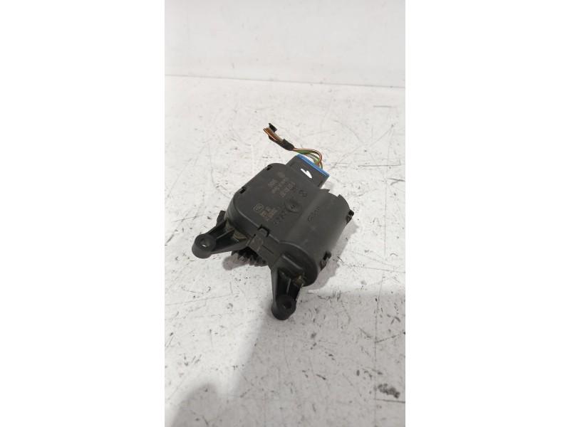 Recambio de motor apertura trampilla para skoda fabia ii (542) 1.2 referencia OEM IAM 0132801357  