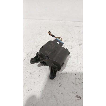 Recambio de motor apertura trampilla para skoda fabia ii (542) 1.2 referencia OEM IAM 0132801357  