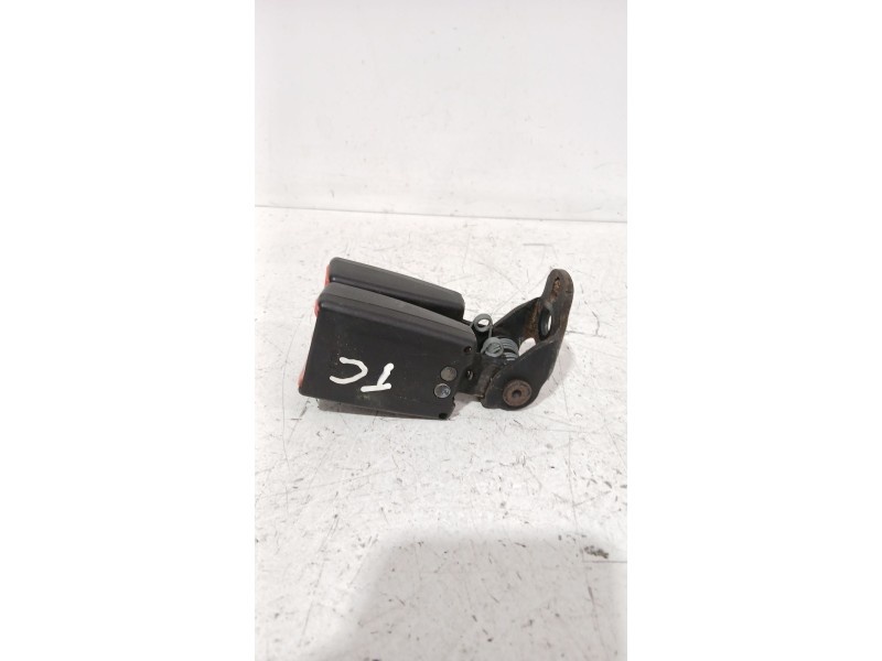 Recambio de enganche cinturon trasero central para ford focus ii (da_, hcp, dp) 1.6 referencia OEM IAM 1790511  