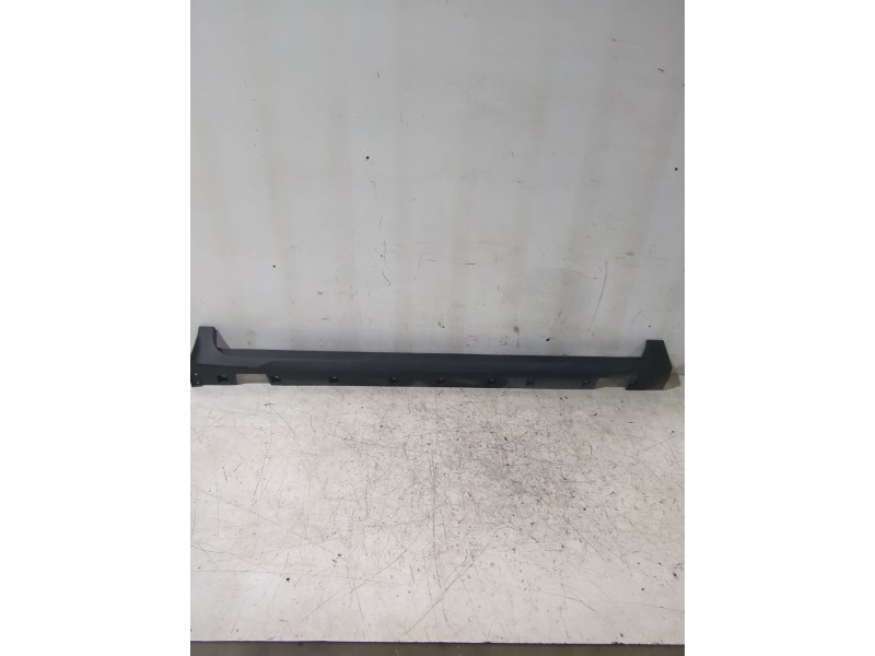 Recambio de faldon lateral para mg zs suv (azs1) 1.5 vti referencia OEM IAM 11480752  