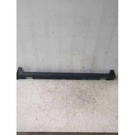 Recambio de faldon lateral para mg zs suv (azs1) 1.5 vti referencia OEM IAM 11480752  