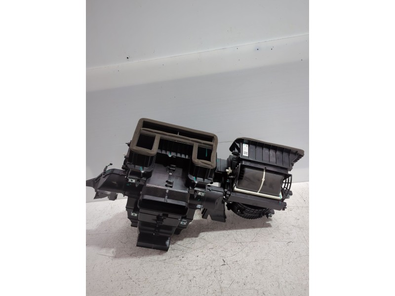 Recambio de moldura para mg zs suv (azs1) 1.5 vti referencia OEM IAM WQT136105/WQT136L101/11783914  
