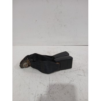Recambio de enganche cinturon trasero izquierdo para mazda 3 sedán (bk) 1.6 (bk12) referencia OEM IAM BPYK5778002  