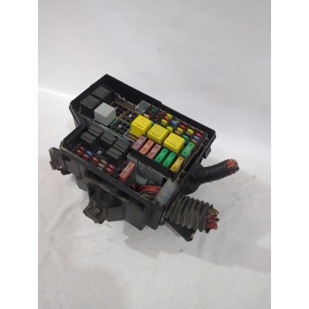 Recambio de caja reles / fusibles para opel corsa c (x01) 1.3 cdti (f08, f68) referencia OEM IAM 9115140  