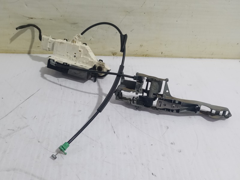 Recambio de cerradura puerta delantera izquierda para citroën c4 sedan collection referencia OEM IAM 9686719880  