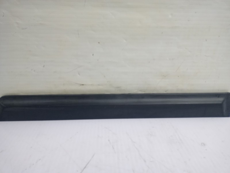 Recambio de moldura para citroën c4 sedan collection referencia OEM IAM 9653932677  