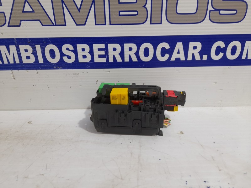 Recambio de caja reles / fusibles para peugeot expert furgón 1.6 blue-hdi fap referencia OEM IAM 9806192580  