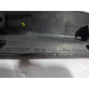 Recambio de moldura para citroën c4 sedan collection referencia OEM IAM 9653932677  