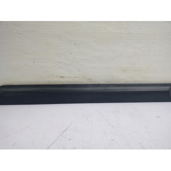Recambio de moldura para citroën c4 sedan collection referencia OEM IAM 9653932677  