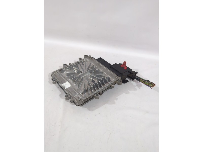 Recambio de centralita motor uce para volvo xc70 i cross country (295) d5 awd referencia OEM IAM 30771550AB  