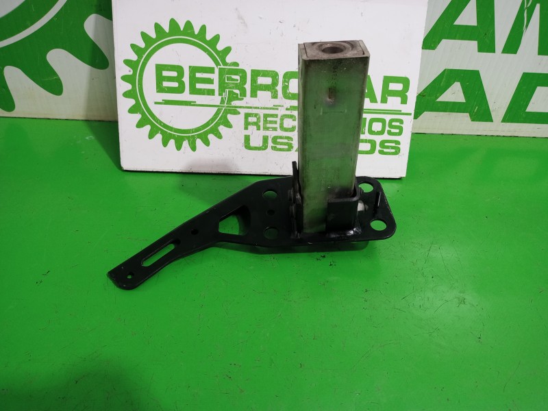 Recambio de puntera delantera derecha de paragolpes para audi a6 berlina (4f2) 2.4 referencia OEM IAM 4F0807134  