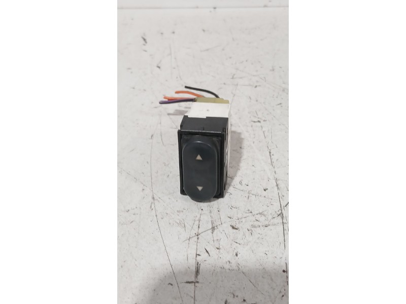Recambio de mando elevalunas delantero izquierdo para fiat punto descapotable (176_) 60 1.2 (176ar_, 176br_) referencia OEM IAM 