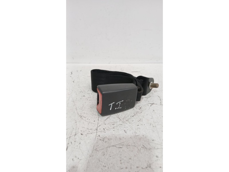 Recambio de enganche cinturon trasero izquierdo para fiat punto descapotable (176_) 60 1.2 (176ar_, 176br_) referencia OEM IAM 1