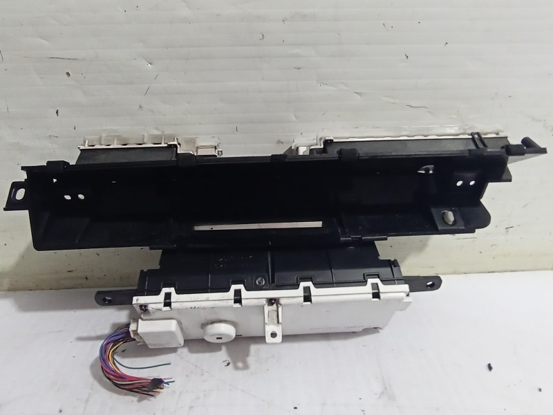Recambio de pantalla multifuncion para toyota prius (nhw20) basis referencia OEM IAM 769362060L  