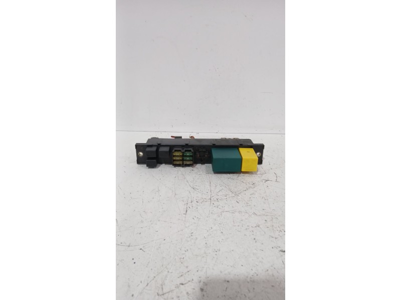 Recambio de caja reles / fusibles para fiat punto descapotable (176_) 60 1.2 (176ar_, 176br_) referencia OEM IAM 46477229  