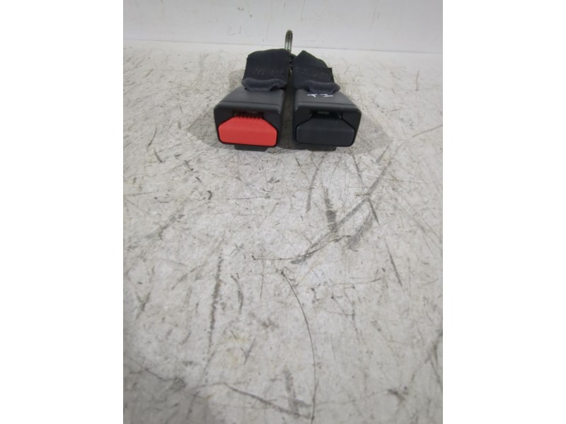 Recambio de enganche cinturon trasero izquierdo para dacia sandero ii (b8_) 1.5 dci referencia OEM IAM 878170958R  