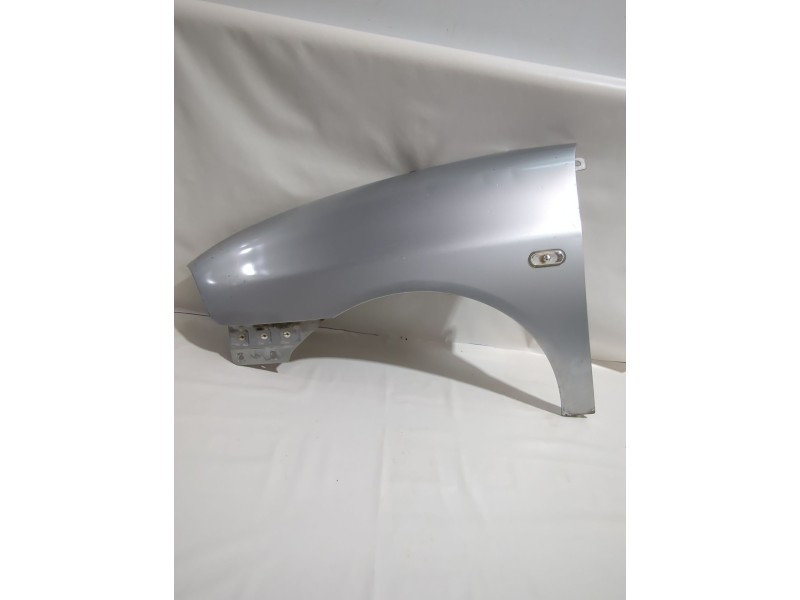 Recambio de aleta delantera izquierda para seat ibiza iii (6l1) 1.4 16v referencia OEM IAM 6L0821021C  