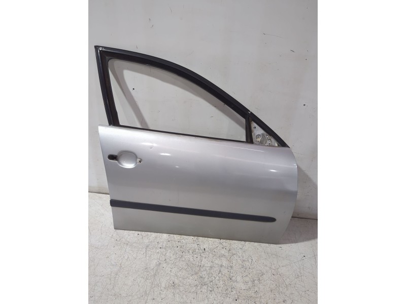 Recambio de puerta delantera derecha para seat ibiza iii (6l1) 1.4 16v referencia OEM IAM 6L4831056S  