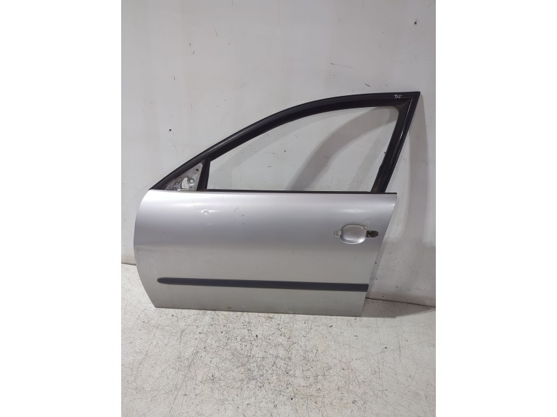 Recambio de puerta delantera izquierda para seat ibiza iii (6l1) 1.4 16v referencia OEM IAM 6L4831055S  
