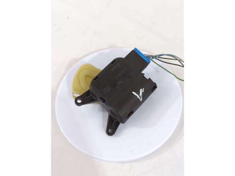 Recambio de motor apertura trampilla para seat ibiza iii (6l1) 1.4 16v referencia OEM IAM 0132801357  