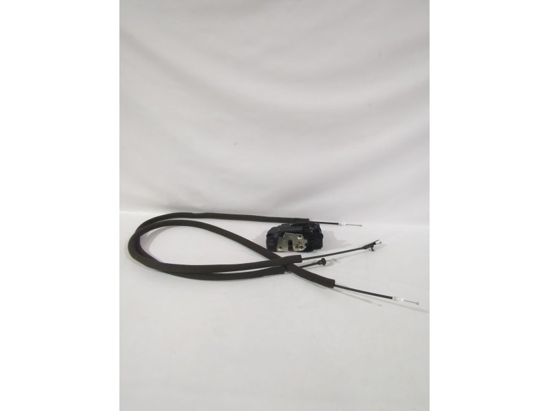 Recambio de cerradura puerta lateral derecha para iveco daily furgon referencia OEM IAM 5803083732  