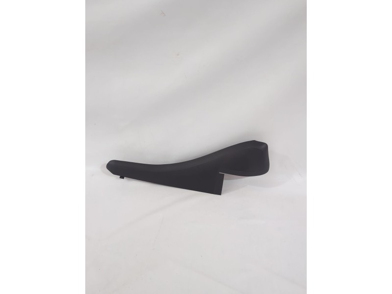 Recambio de moldura para renault master bus referencia OEM IAM 668100009R  