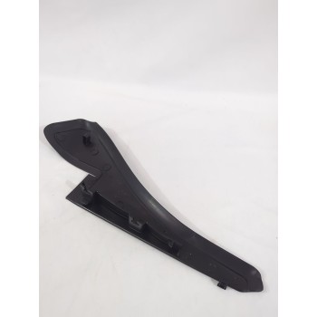 Recambio de moldura para renault master bus referencia OEM IAM 668100009R  