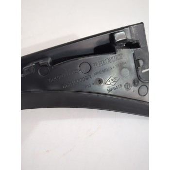 Recambio de moldura para renault master bus referencia OEM IAM 668100009R  