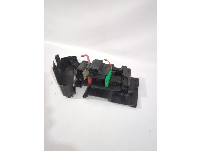 Recambio de caja reles / fusibles para renault clio iii (br0/1, cr0/1) 1.4 16v referencia OEM IAM 8200267011A  