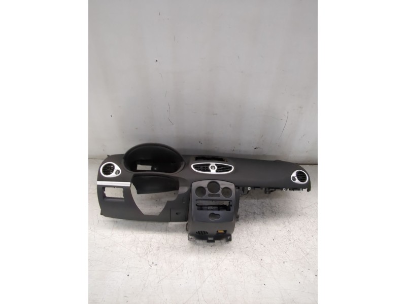 Recambio de salpicadero para renault clio iii (br0/1, cr0/1) 1.4 16v referencia OEM IAM 8200407587  