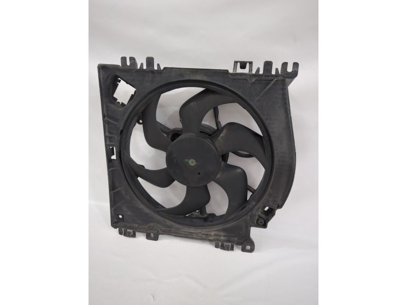 Recambio de electroventilador para renault clio iii (br0/1, cr0/1) 1.4 16v referencia OEM IAM 7701068310  