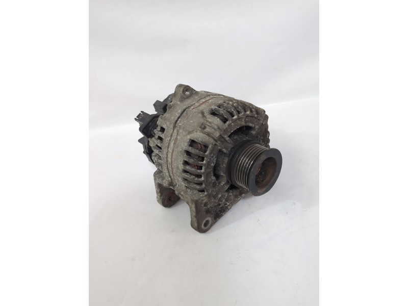 Recambio de alternador para renault clio iii (br0/1, cr0/1) 1.4 16v referencia OEM IAM 8200660025  