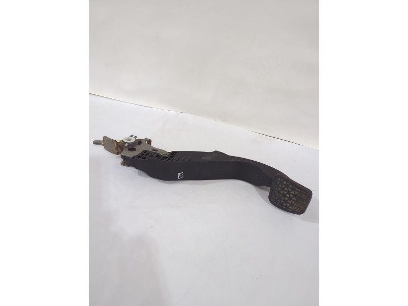 Recambio de pedal embrague para opel astra j sedán 1.7 cdti (69) referencia OEM IAM 13331937  