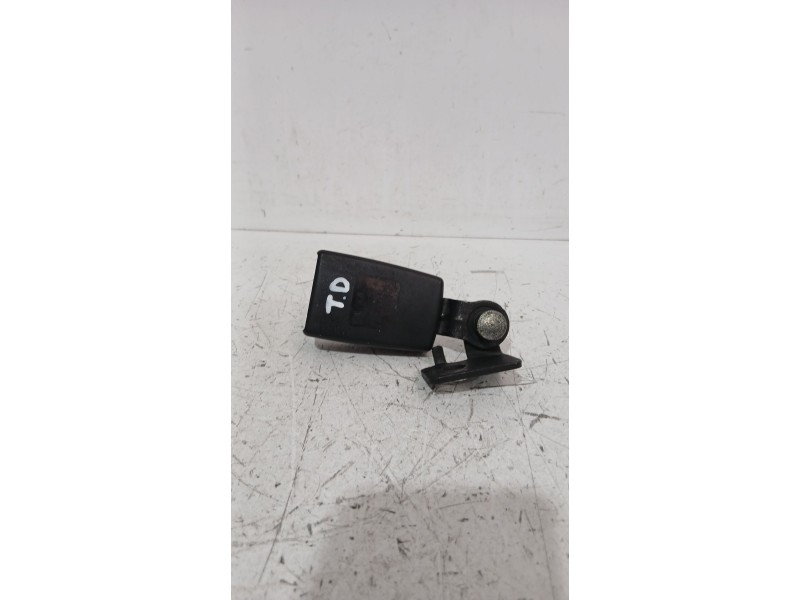 Recambio de enganche cinturon trasero derecho para opel astra j sedán 1.7 cdti (69) referencia OEM IAM 13354872  