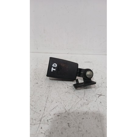 Recambio de enganche cinturon trasero derecho para opel astra j sedán 1.7 cdti (69) referencia OEM IAM 13354872  