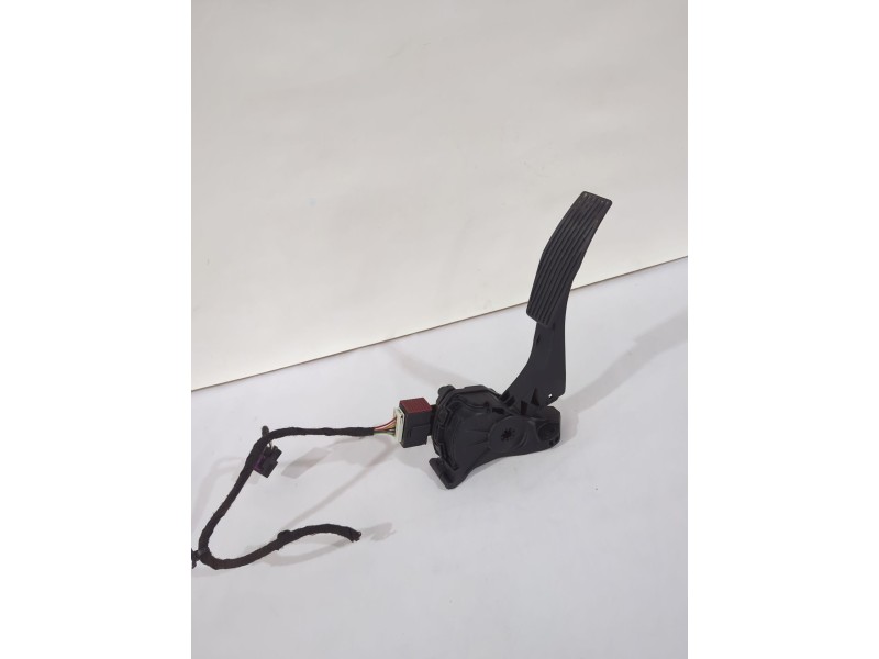 Recambio de pedal acelerador para opel astra j sedán 1.7 cdti (69) referencia OEM IAM 13252702  