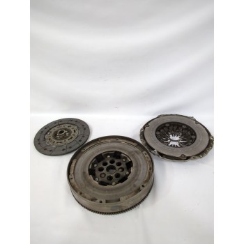 Recambio de kit embrague para opel astra j sedán 1.7 cdti (69) referencia OEM IAM 95518829  