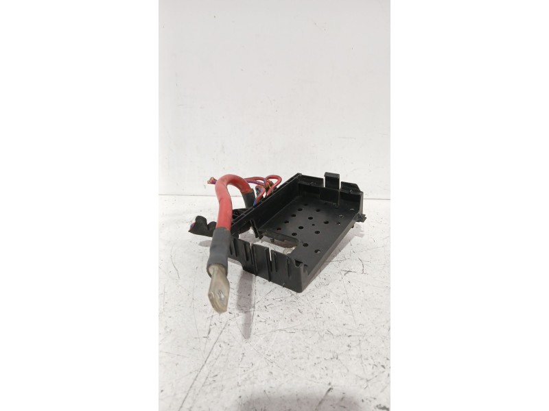Recambio de caja reles / fusibles para opel astra j sedán 1.7 cdti (69) referencia OEM IAM 13302307  