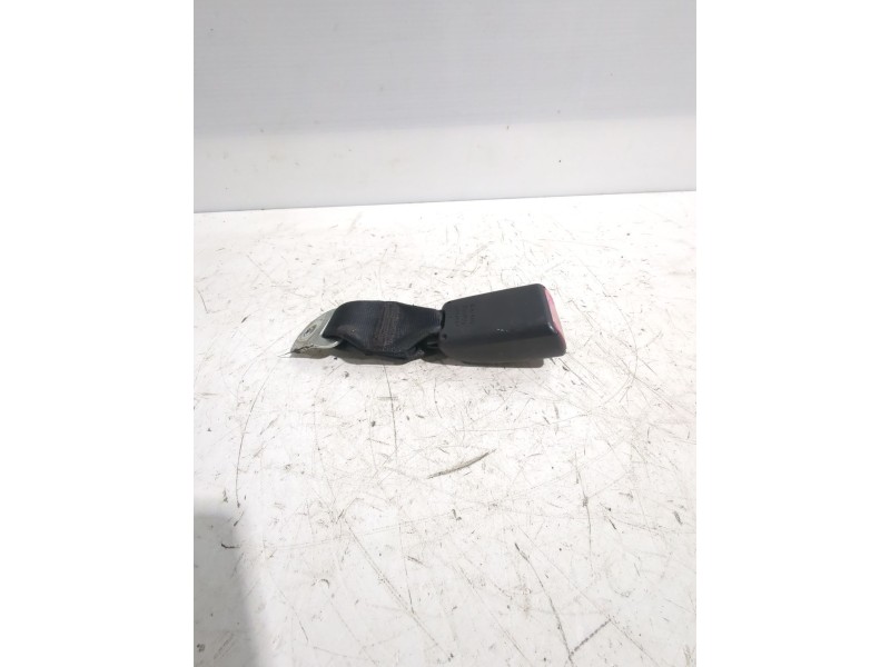 Recambio de enganche cinturon trasero derecho para peugeot 107 (pm_, pn_) 1.4 hdi referencia OEM IAM 8974LP  