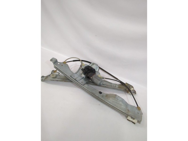 Recambio de elevalunas delantero derecho para renault clio iii (br0/1, cr0/1) 1.4 16v referencia OEM IAM 8200843597  