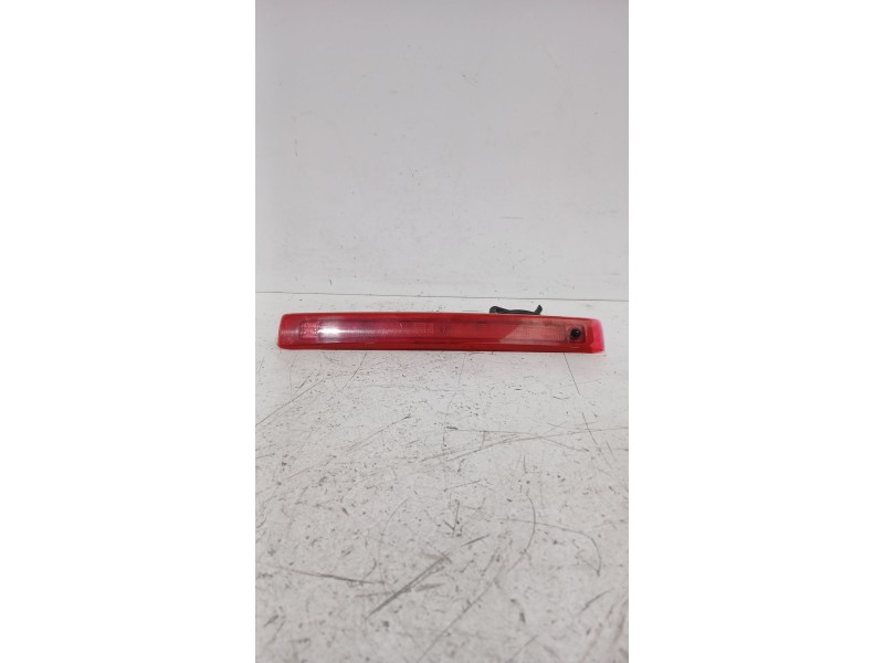 Recambio de piloto trasero central para renault clio iii (br0/1, cr0/1) 1.4 16v referencia OEM IAM 8200245578  