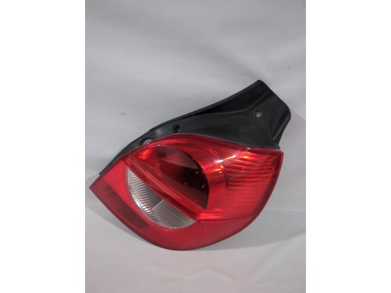 Recambio de piloto trasero derecho para renault clio iii (br0/1, cr0/1) 1.4 16v referencia OEM IAM 8200459960  