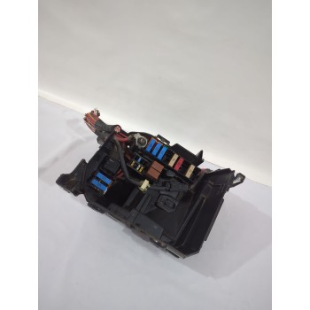 CAJA RELES / FUSIBLES 8200574970 