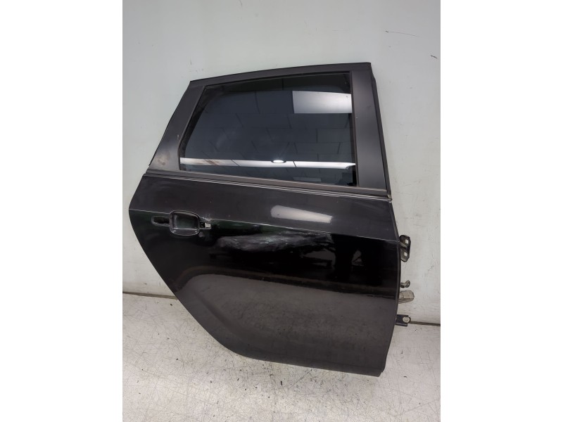 Recambio de puerta trasera derecha para opel astra j sedán 1.7 cdti (69) referencia OEM IAM 13285611  