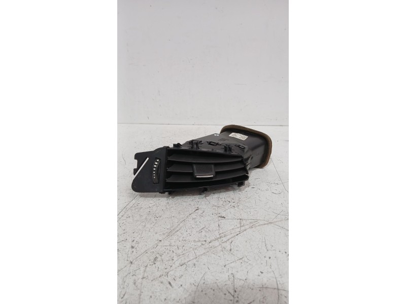 Recambio de rejilla aireadora para opel astra j sedán 1.7 cdti (69) referencia OEM IAM 13300560  