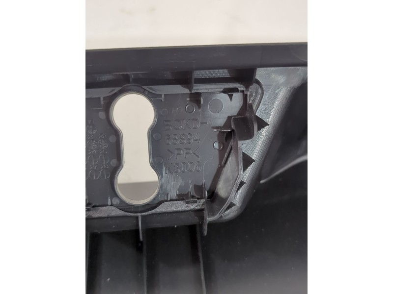 Recambio de moldura maletero para mazda 3 hatchback (bp) skyactiv-x m hybrid awd (bp2h) referencia OEM IAM BCKD68894  