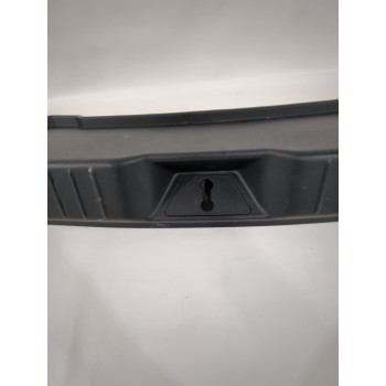 Recambio de moldura maletero para mazda 3 hatchback (bp) skyactiv-x m hybrid awd (bp2h) referencia OEM IAM BCKD68894  