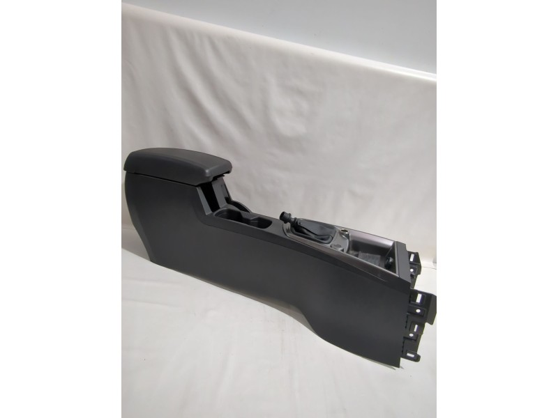 Recambio de consola central para ssangyong tivoli 1.5 referencia OEM IAM 7791135000  