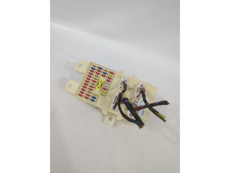 Recambio de caja reles / fusibles para ssangyong tivoli 1.5 referencia OEM IAM 8215335031  