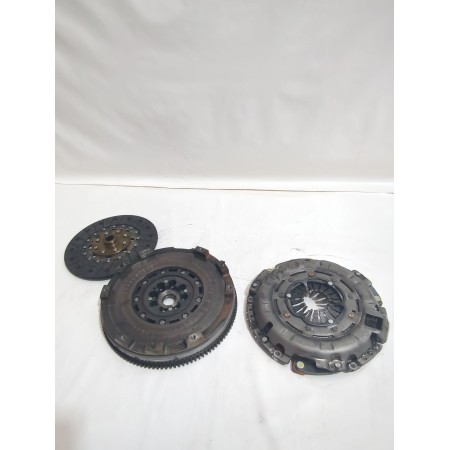Recambio de kit embrague para ssangyong tivoli 1.5 referencia OEM IAM A6730300005/17449850  